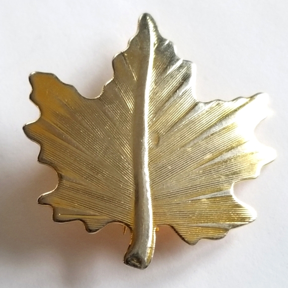 Vintage maple leaf brooch fall pin nature silver gold tone jewelry autumn - Picture 1 of 13